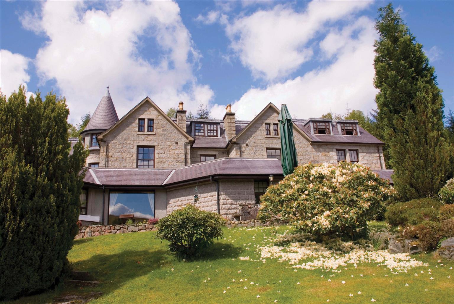 Glenspean Lodge Hotel Roybridge Exterior photo